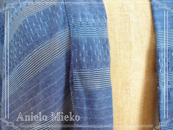 Veste d'été légère bleue faite de tissus récupérés confectionné par Aniela Mieko
